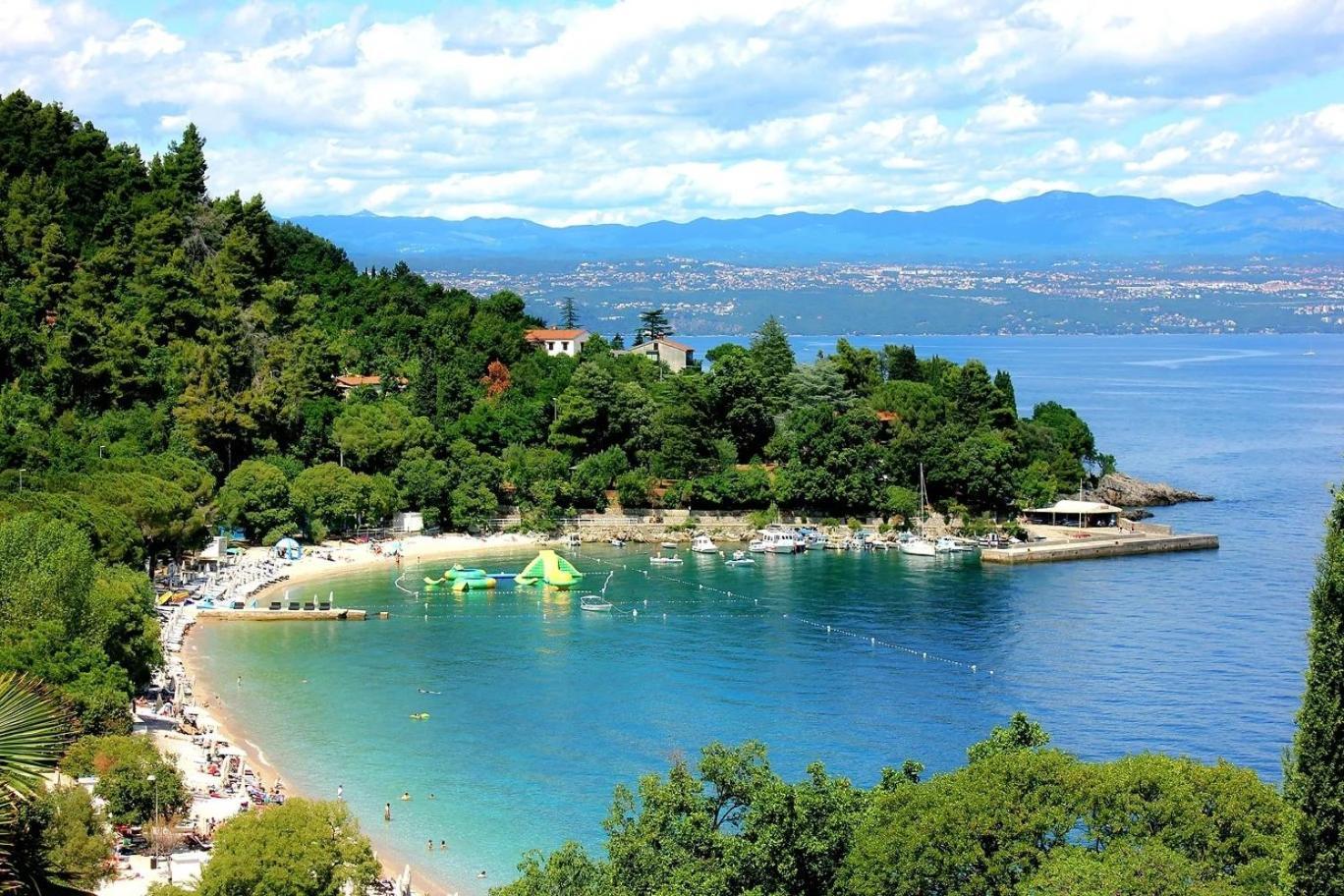 Apartments And Rooms By The Sea Medveja, Opatija - 2305 Ловран Экстерьер фото